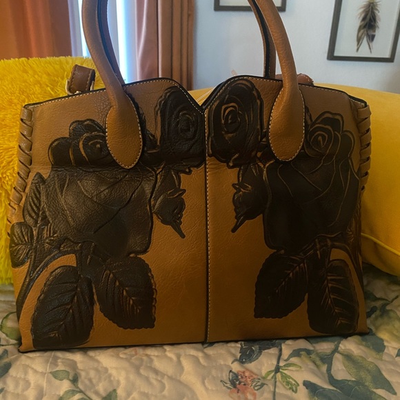 Handbag - Picture 2 of 7